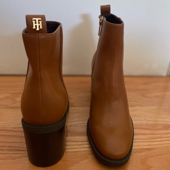 Tommy Hilfiger Brown Ankle Boot, Size 6M - Picture 4 of 4